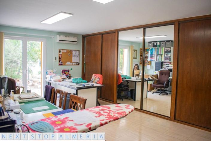 Image No.61-4 Bed Property for sale