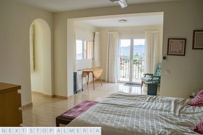 Image No.72-4 Bed Property for sale