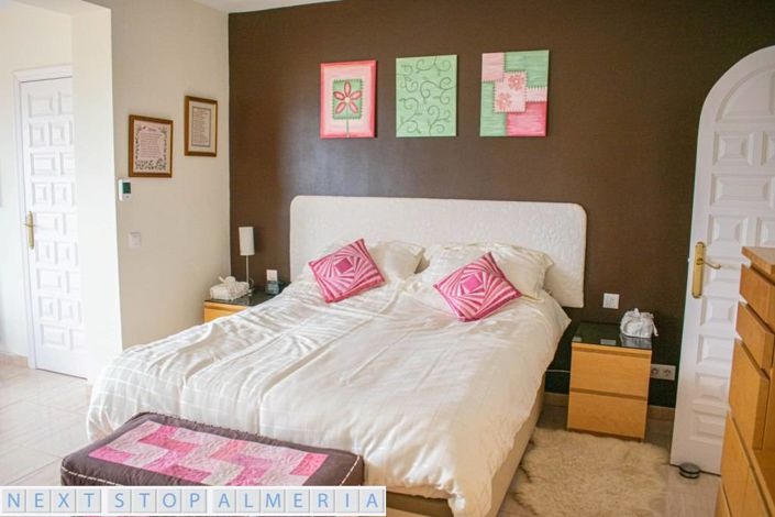 Image No.73-4 Bed Property for sale