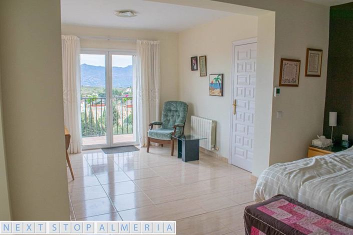 Image No.74-4 Bed Property for sale