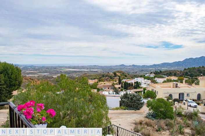 Image No.77-4 Bed Property for sale