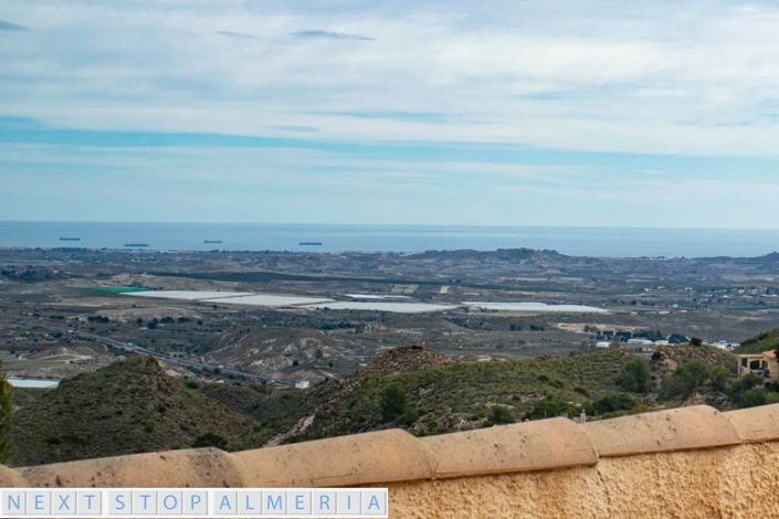 Image No.87-4 Bed Property for sale