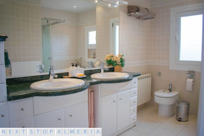 Image No.92-4 Bed Property for sale