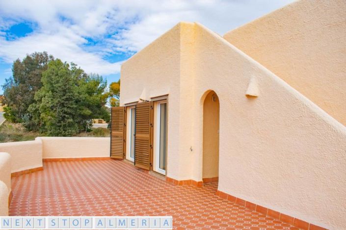 Image No.95-4 Bed Property for sale