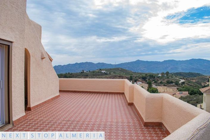 Image No.96-4 Bed Property for sale