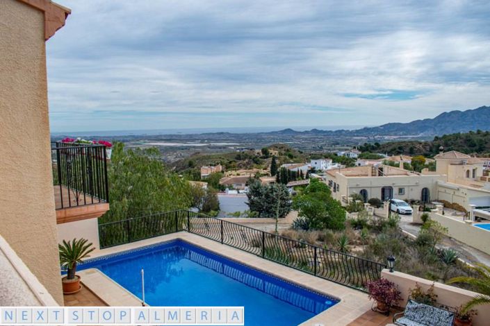 Image No.98-4 Bed Property for sale