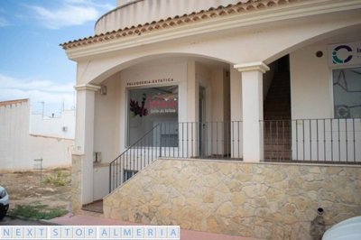 Front of the property / Frente de la propiedad