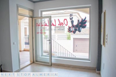 View from inside the unit / Vista desde el interior de la unidad