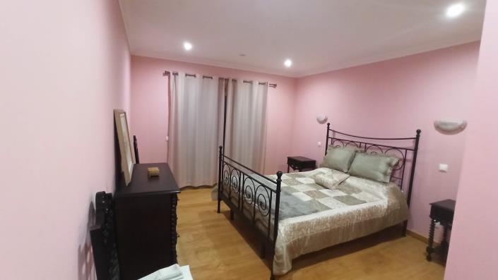 Image No.8-4 Bed Villa / Detached for sale