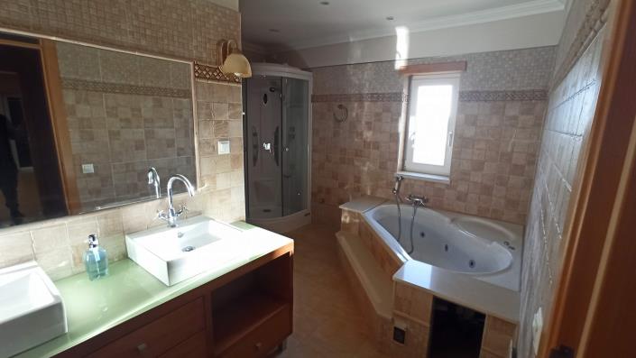 Image No.19-4 Bed Villa / Detached for sale