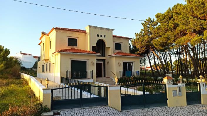 Image No.29-4 Bed Villa / Detached for sale