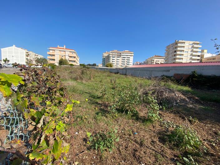 Image No.1-3 Bed Land for sale