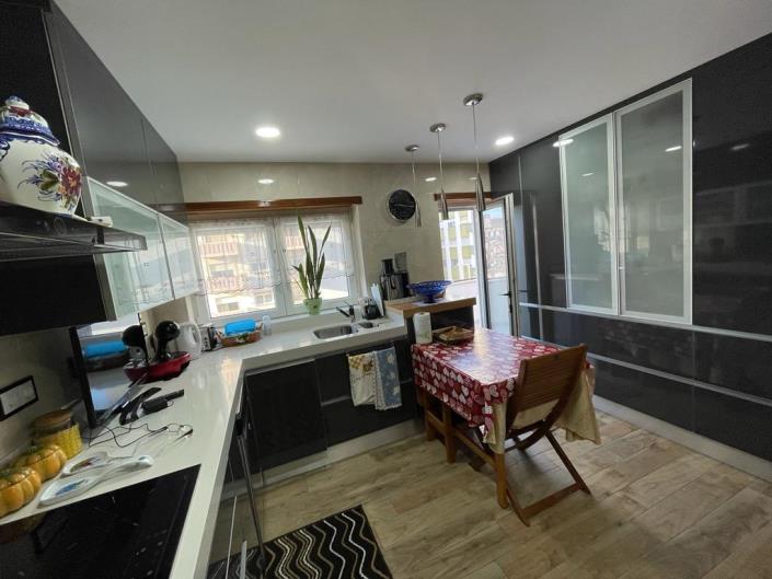 Image No.10-3 Bed Apartment for sale