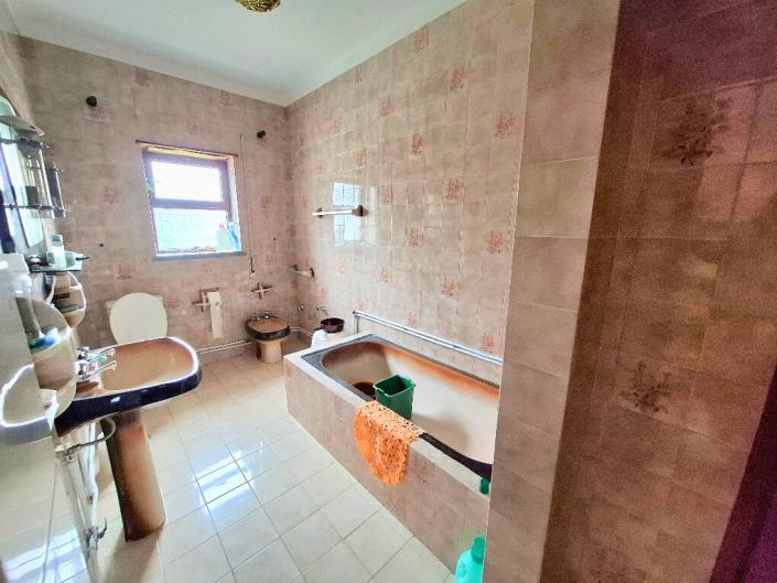 Image No.23-4 Bed House for sale