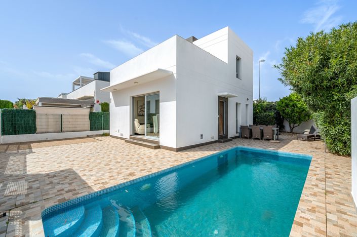 Image No.1-3 Bed Villa for sale