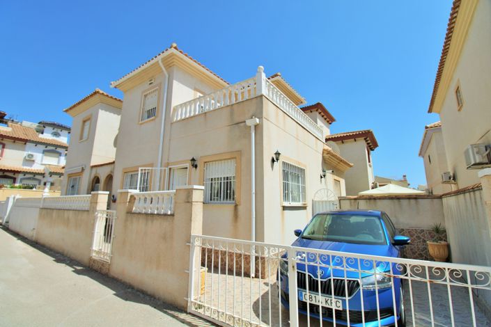 Image No.1-3 Bed Villa for sale