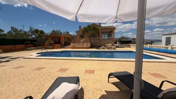 Image No.1-5 Bed Country House for sale