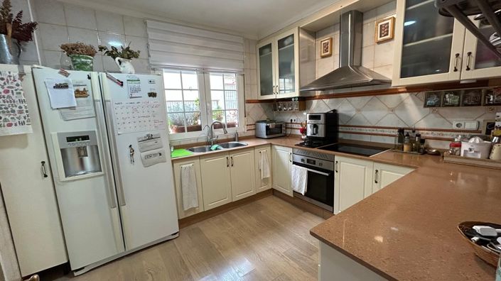 Image No.14-3 Bed Property for sale