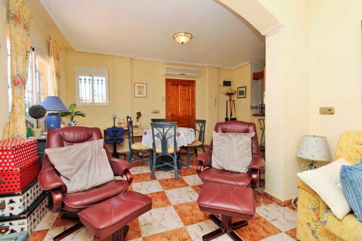 Image No.10-2 Bed Property for sale