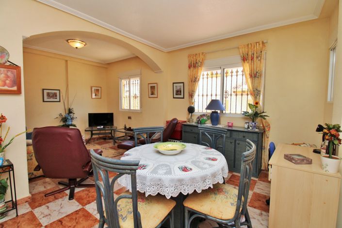 Image No.11-2 Bed Property for sale