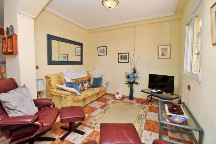 Image No.8-2 Bed Property for sale