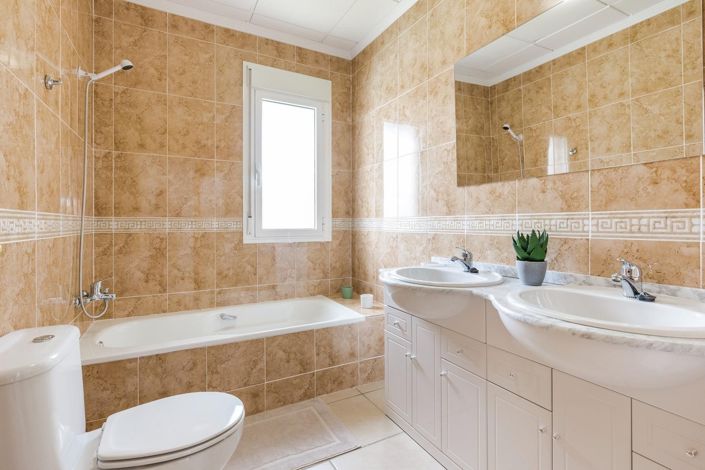 Image No.12-3 Bed Villa for sale