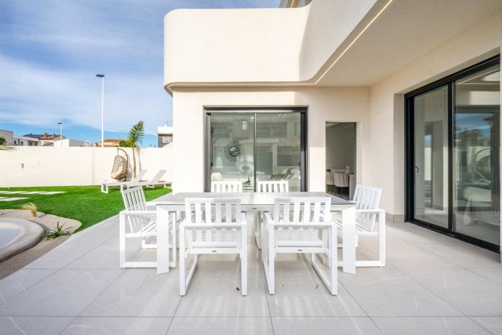 Image No.4-3 Bed Villa for sale