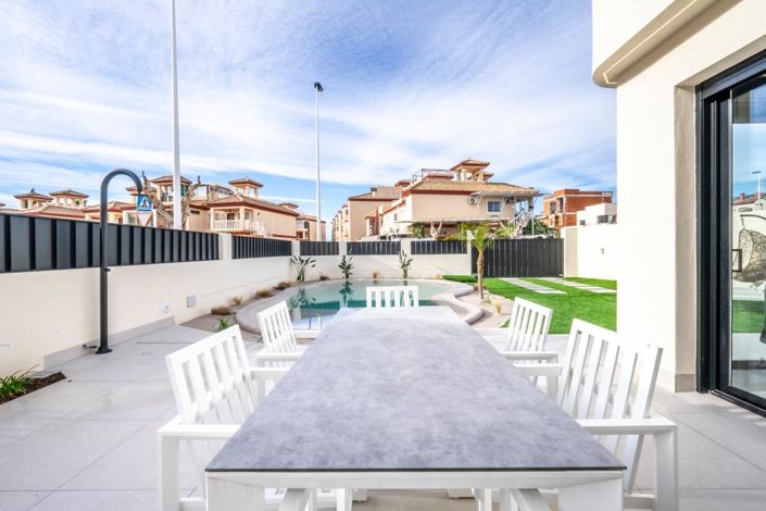 Image No.7-3 Bed Villa for sale