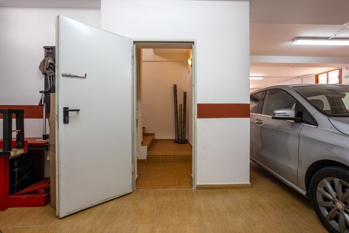 Image No.27-4 Bed Property for sale