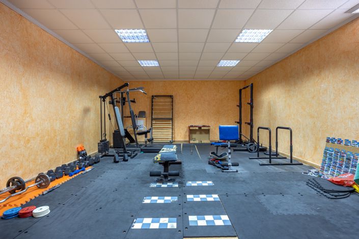 Image No.28-4 Bed Property for sale