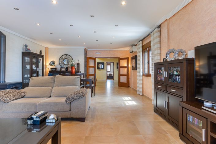 Image No.6-4 Bed Property for sale