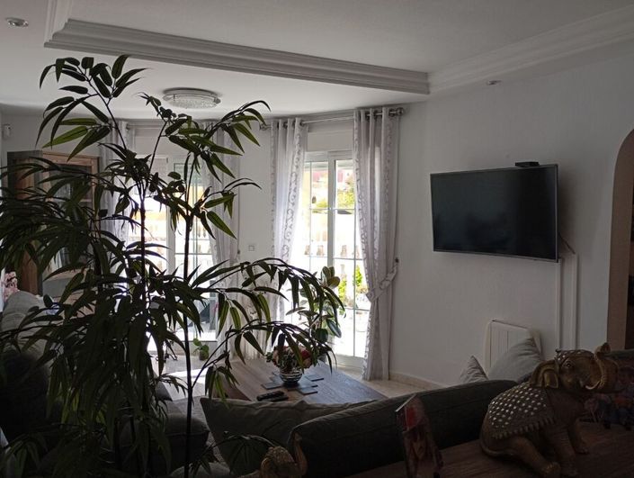 Image No.19-3 Bed Property for sale