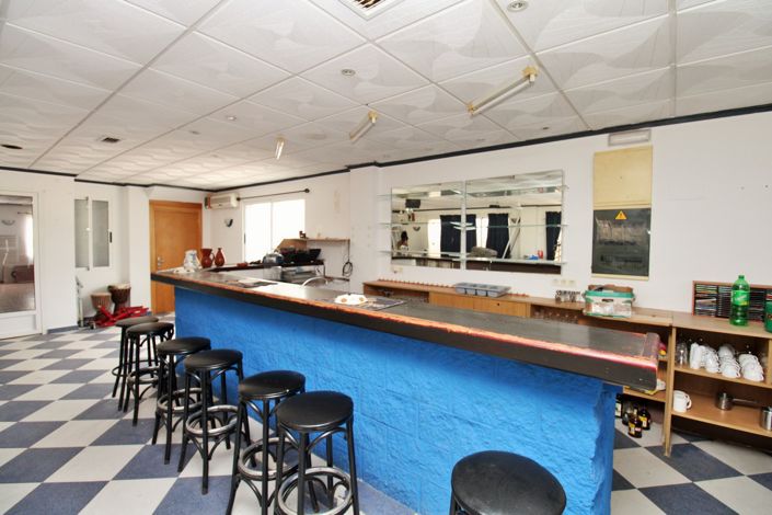 Image No.11-3 Bed Commercial for sale