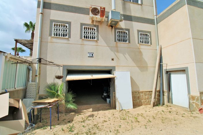 Image No.18-3 Bed Commercial for sale