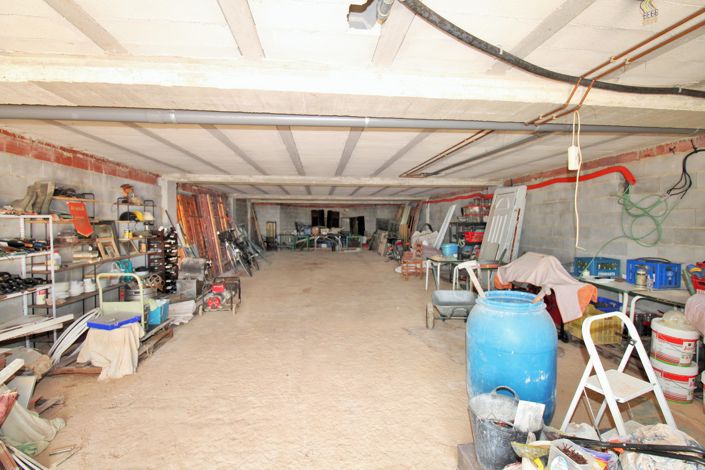 Image No.19-3 Bed Commercial for sale