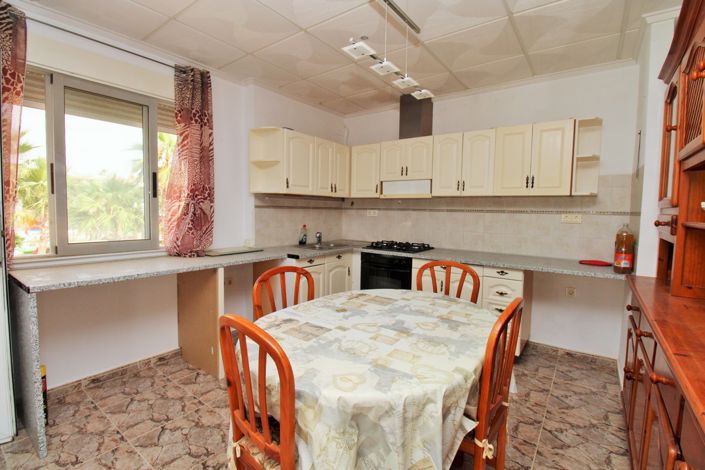 Image No.22-3 Bed Commercial for sale