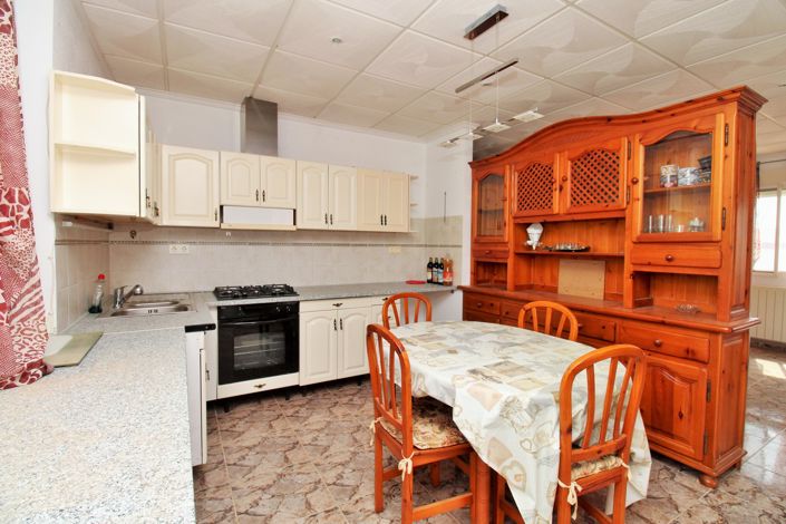 Image No.23-3 Bed Commercial for sale