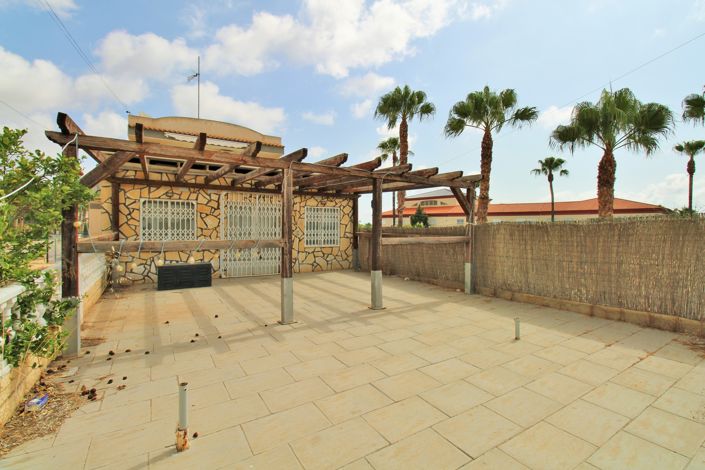 Image No.4-3 Bed Commercial for sale