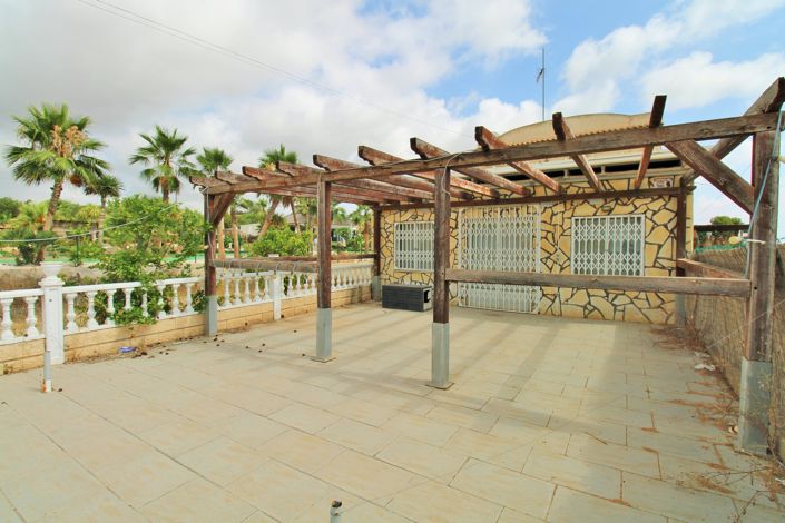 Image No.5-3 Bed Commercial for sale