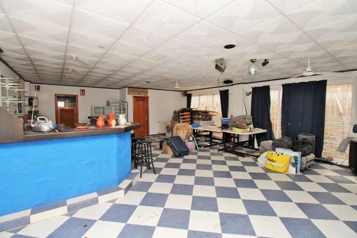 Image No.8-3 Bed Commercial for sale