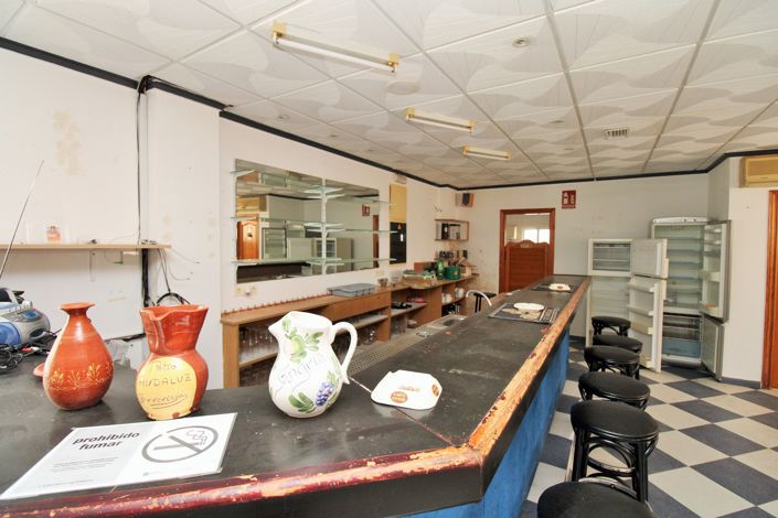 Image No.9-3 Bed Commercial for sale