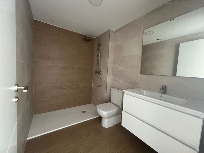 Image No.18-3 Bed Townhouse for sale