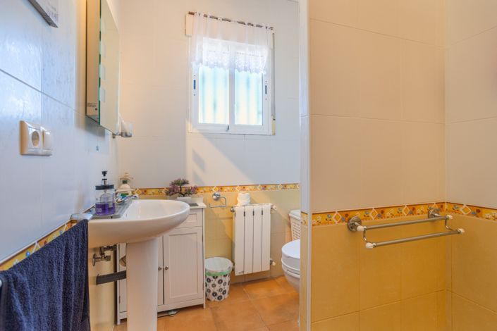 Image No.31-3 Bed Country House for sale