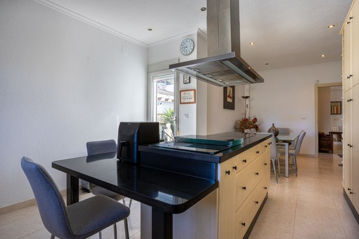 Image No.15-3 Bed Property for sale