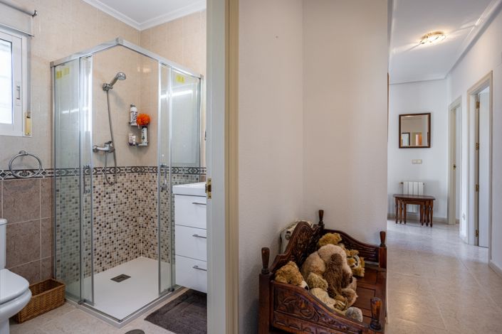 Image No.23-3 Bed Property for sale