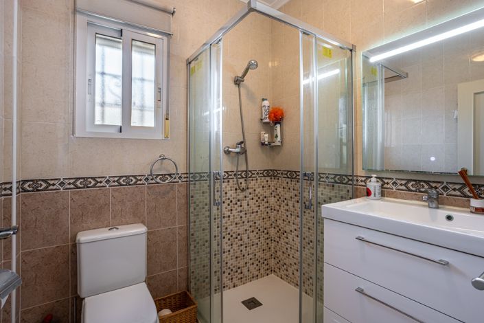 Image No.24-3 Bed Property for sale