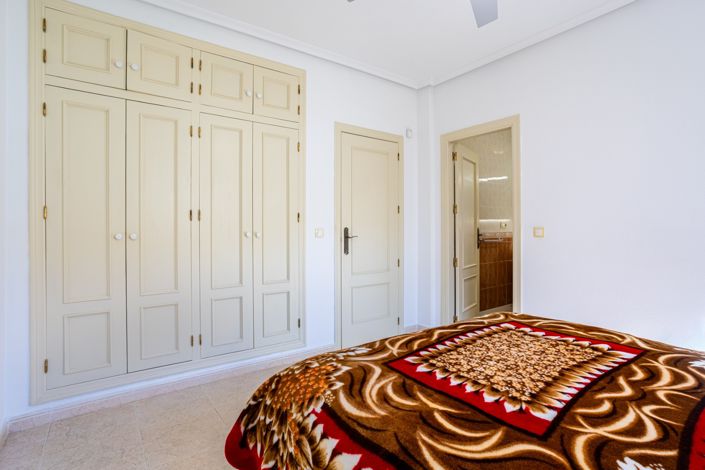 Image No.26-3 Bed Property for sale