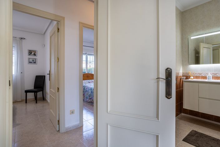 Image No.29-3 Bed Property for sale