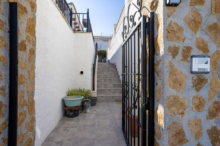 Image No.4-3 Bed Property for sale