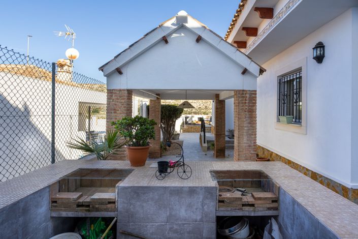 Image No.42-3 Bed Property for sale